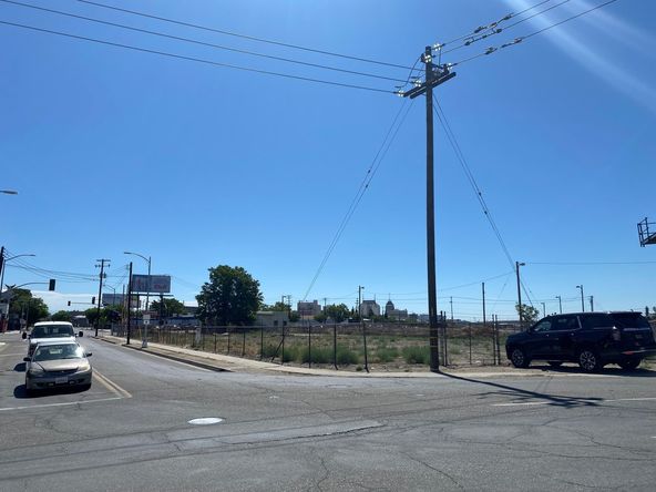 ±0.76 Acres of Vacant Mixed-Use Development Land: 510 E Divisadero , Fresno, CA 93721